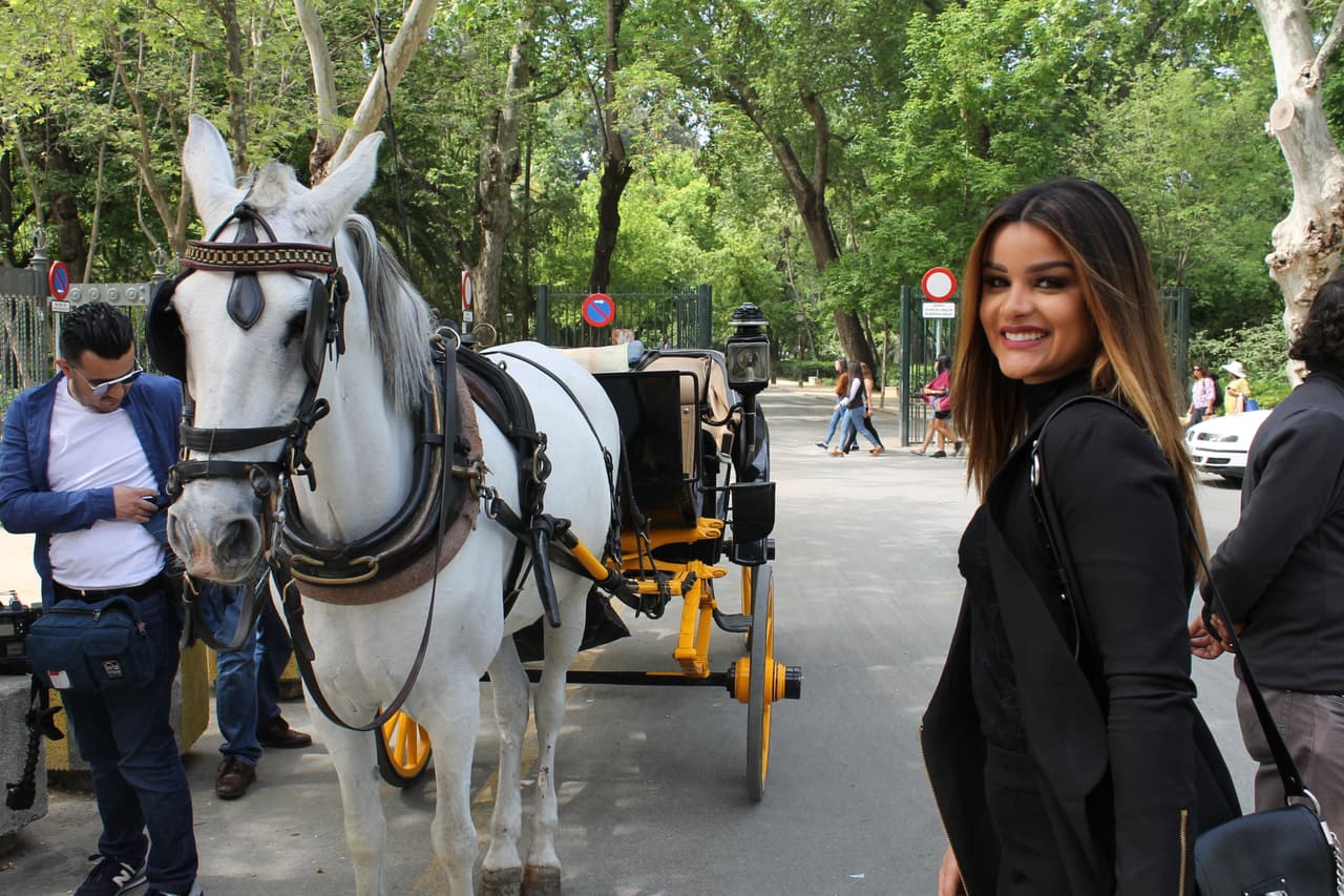 Clarissa muy emocionada digo que sí y de inmediato se alistó para el paseo.