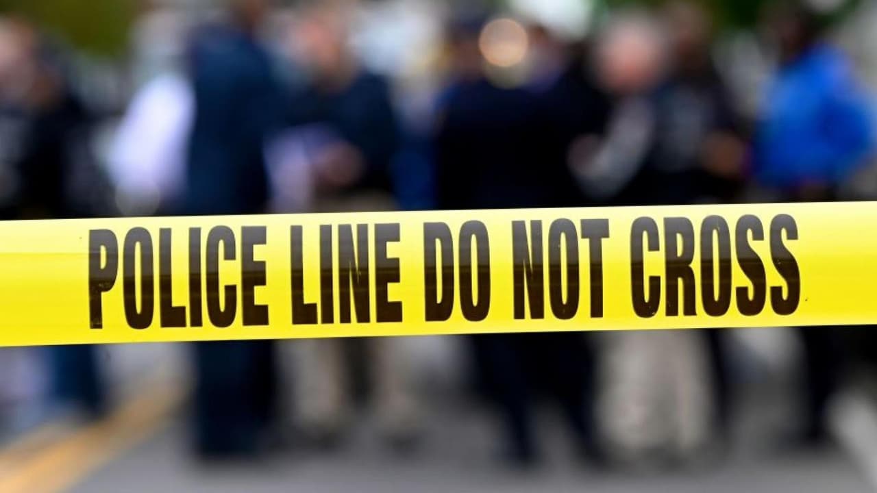 Tiroteo entre vehículos deja una mujer herida en el centro de Orlando