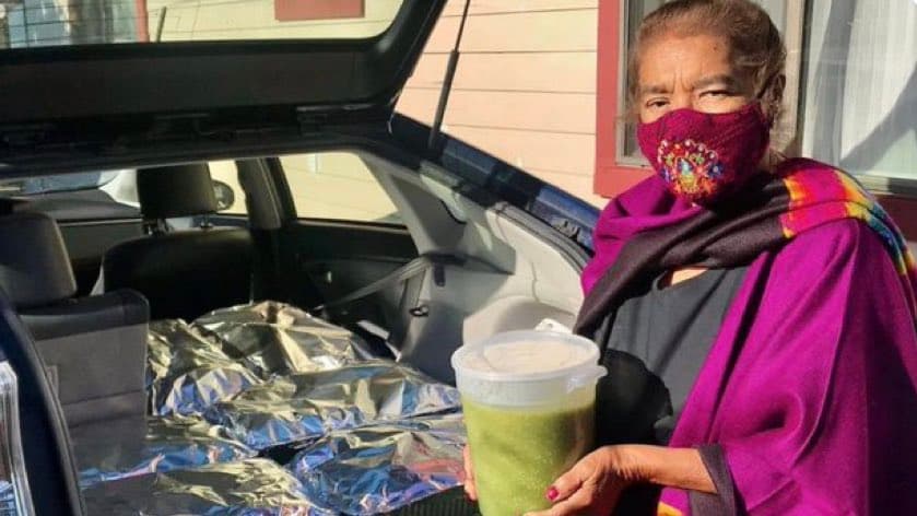 Abuela hispana que estuvo al borde de la muerte agradeció con 800 tamales en hospital