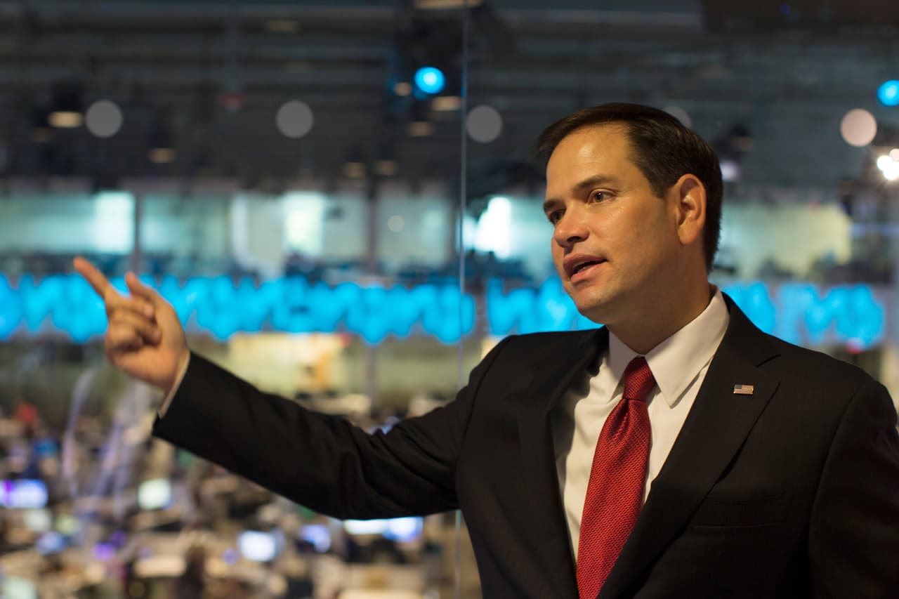 Marco Rubio durante su visita a la redacción de Univision