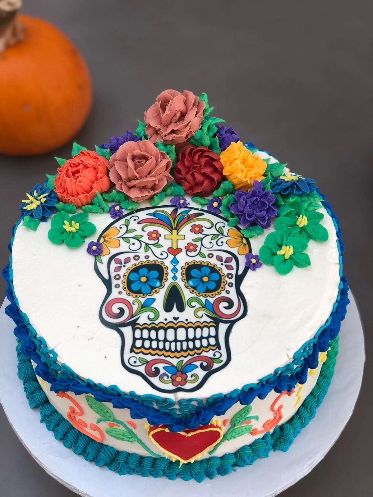 El amor por el arte y la creatividad lo lleva en las venas ya que ambos padres son arquitectos.