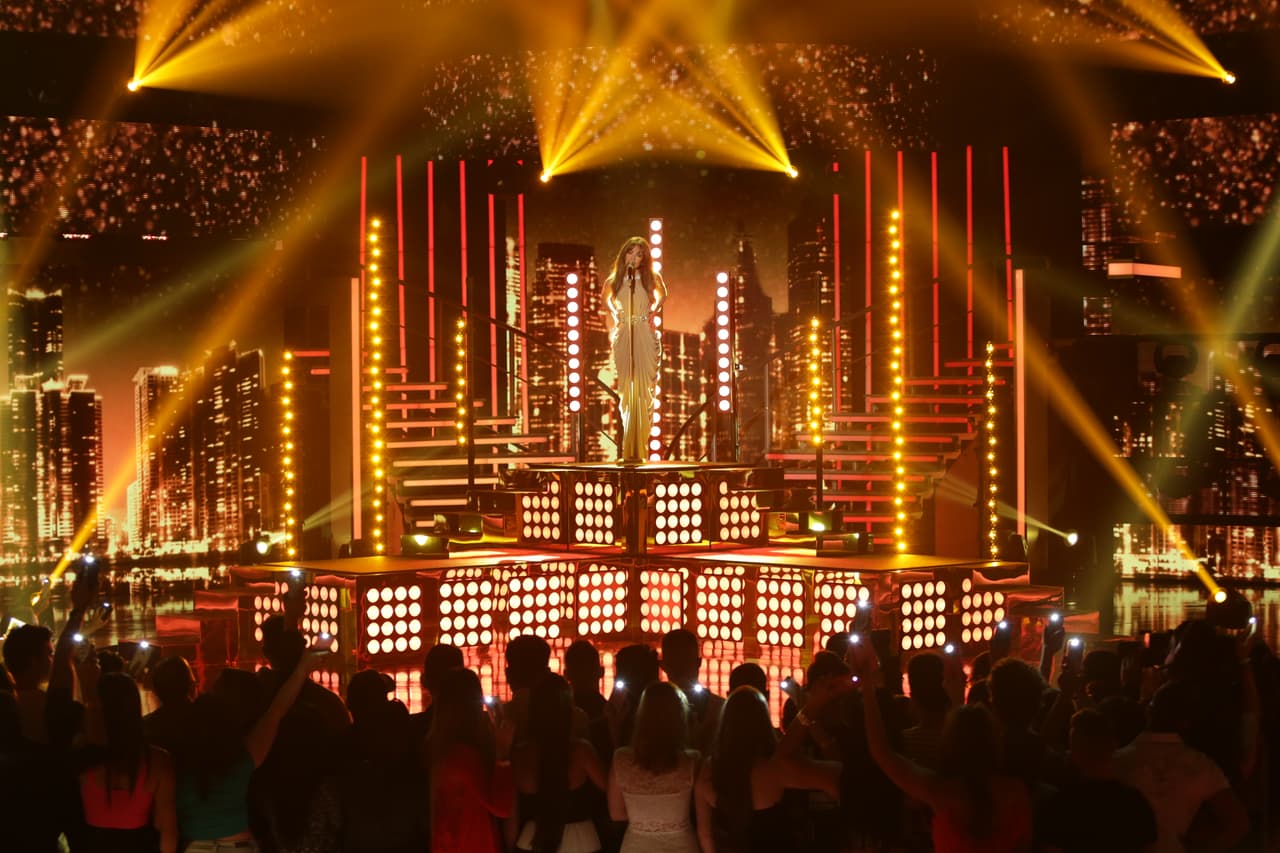 La estrella mexicana conquistó a las bellas y al público con una magistral interpretación de su nuevo sencillo ‘Vuélveme a querer’.