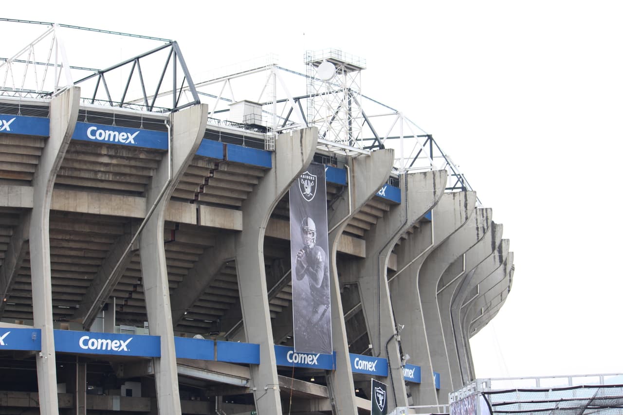 Te invitamos a disfrutar de las mejores imágenes de la visita de los Raiders al 'Coloso de Santa Ursula' promocionando el juego del próximo 21 de noviembre ante los Houston Texans.
