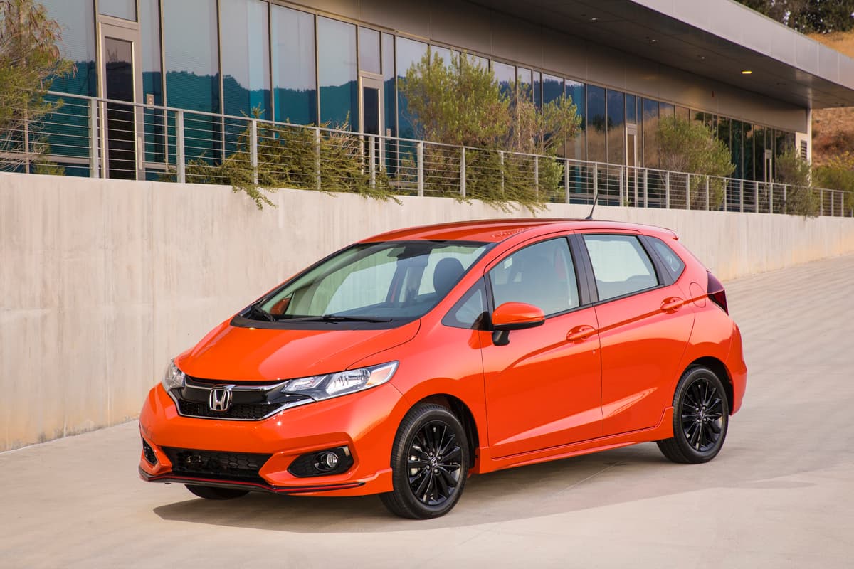 <h3 class="cms-H3-H3"><b>5. Honda Fit</b></h3>
<br>
<b>Diferencial porcentual de precio sobre modelo de un año de uso: </b>12.5%
<br>
<b>Diferencial de precio en dólares sobre modelo de un año de uso: </b>$2,111
<br>
<br>La reputación de Honda en confiabilidad y bajos costos de propiedad ayudan a impulsar su demanda en el mercado de autos usados. Uno de los modelos que se beneficia de esto es el Honda Fit, que usado es tan solo es 13.8% más barato que nuevo.