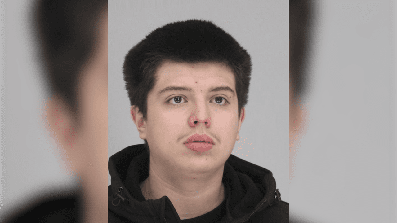 Arrestan a joven tras confesar que mató a su padre en Dallas