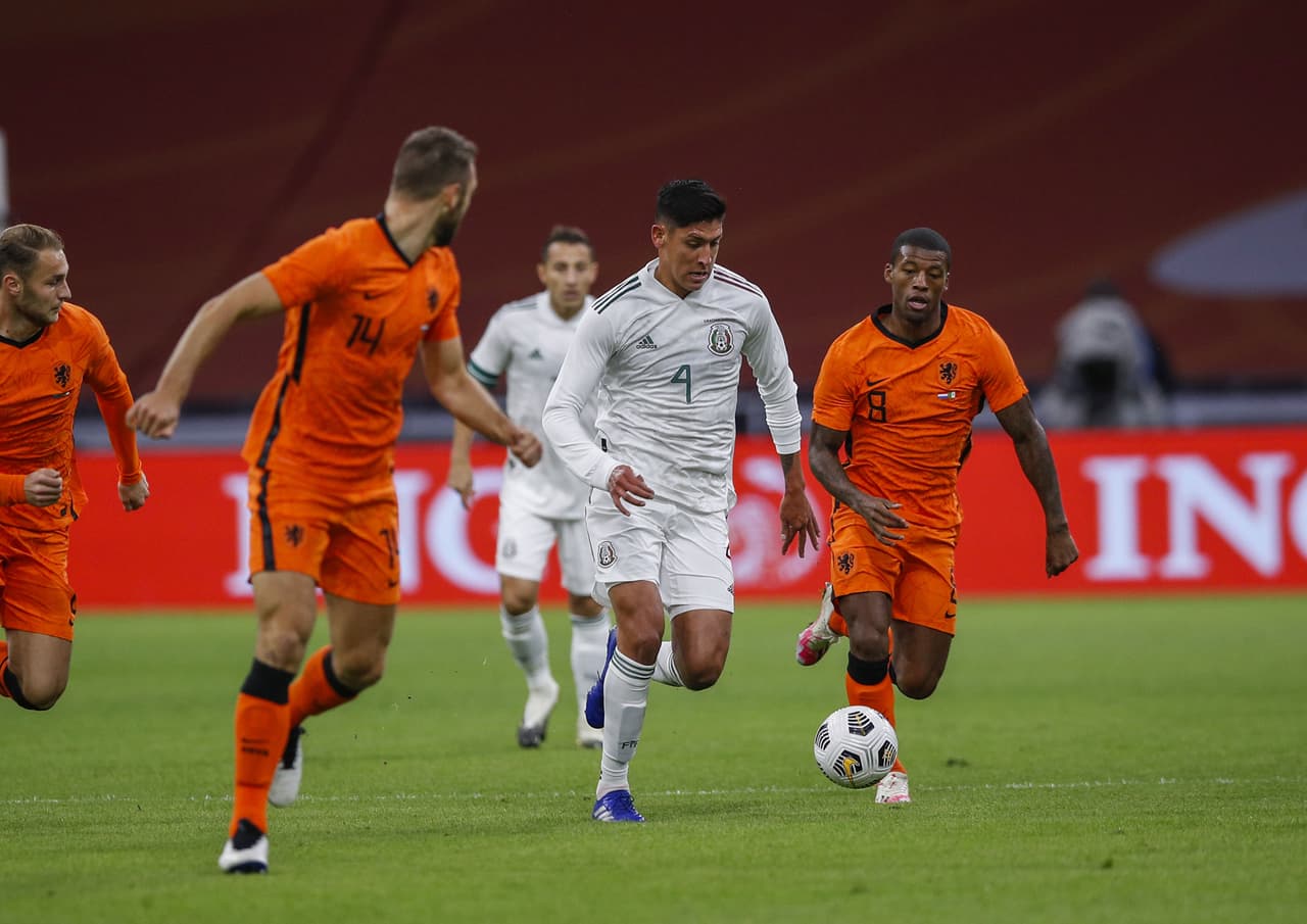 Silba el árbitro y gol, gol de México a los 59 minutos