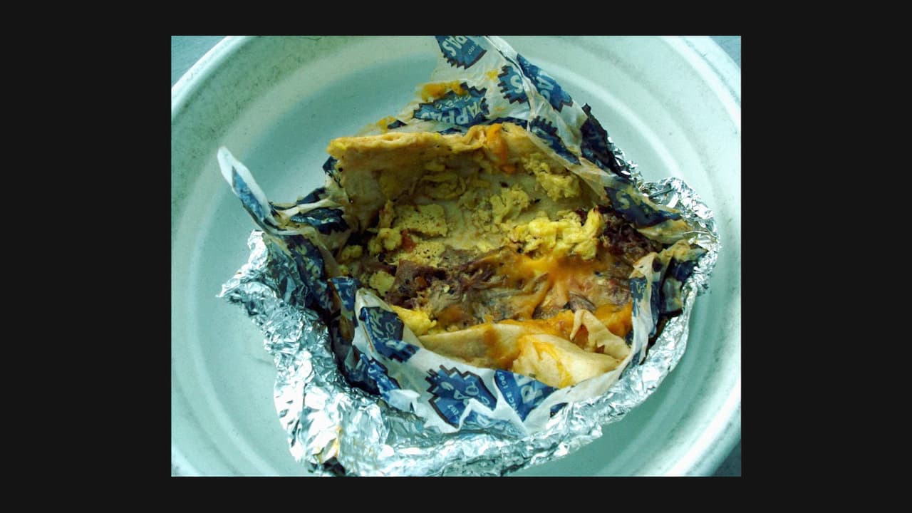 <b>Puesto 8. Burrito de metanfetaminas</b>
<br>
<br>Lugar donde fue encontrado: Aeropuerto Hobby Internacional de Houston (Texas).
<br>
<br>“No puedes acelerar tu camino a través del punto de seguridad si llevas esto”, dijo de esta imagen la TSA.
<br>
<br>Como siempre la agencia recuerda que “cuchillos de cualquier tipo, incluidos los machetes, no pueden pasar por un punto de control de seguridad del aeropuerto. También se prohíbe llevar municiones y combustible de butano en un vuelo”.
<br>