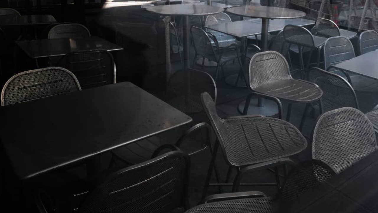  Alcalde de Hialeah ordena a la policía no multar a los restaurantes que abran sus comedores