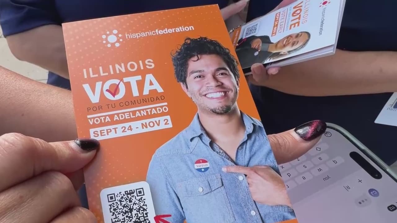 Voto latino en Illinois: activistas van puerta en puerta antes de las elecciones de noviembre