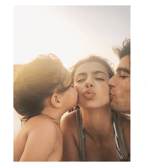 El actor confesó que sí planea quedarse mucho tiempo junto a Renaud, pero aclaró que todavía no hay boda en puerta.