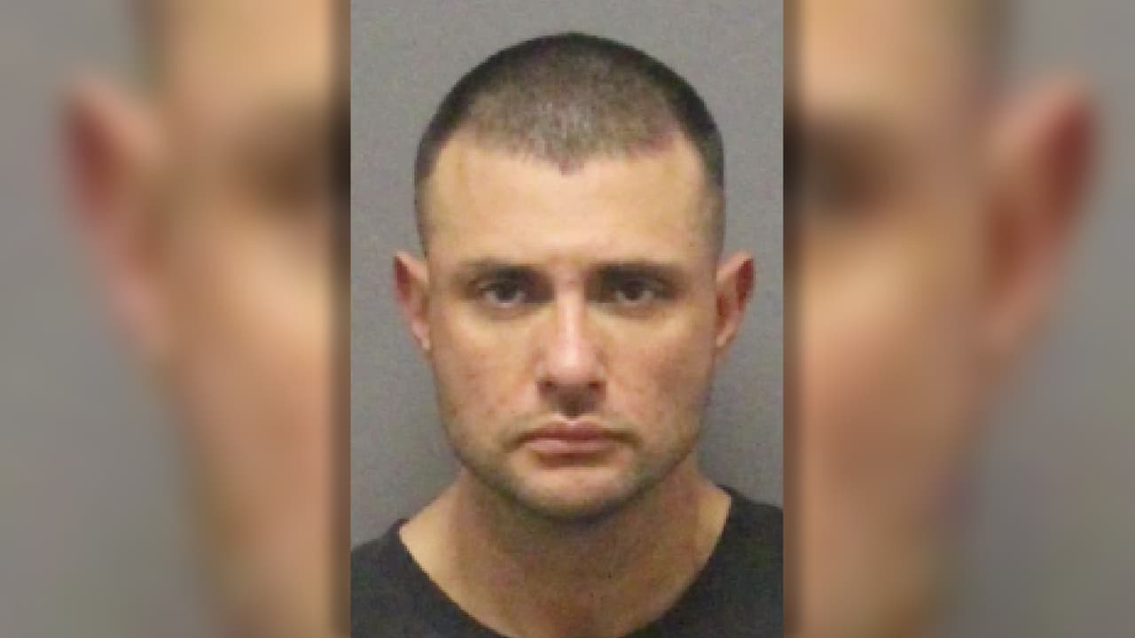 Padre es acusado de matar a golpes a su hijo de 19 años en Greensboro 