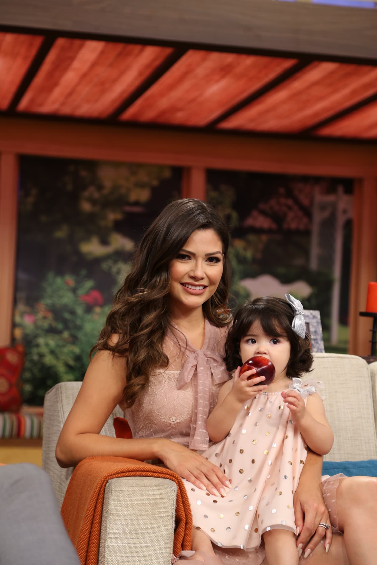 Giulietta acompañó a su mamá en varios segmentos del show y se portó de lo mejor.