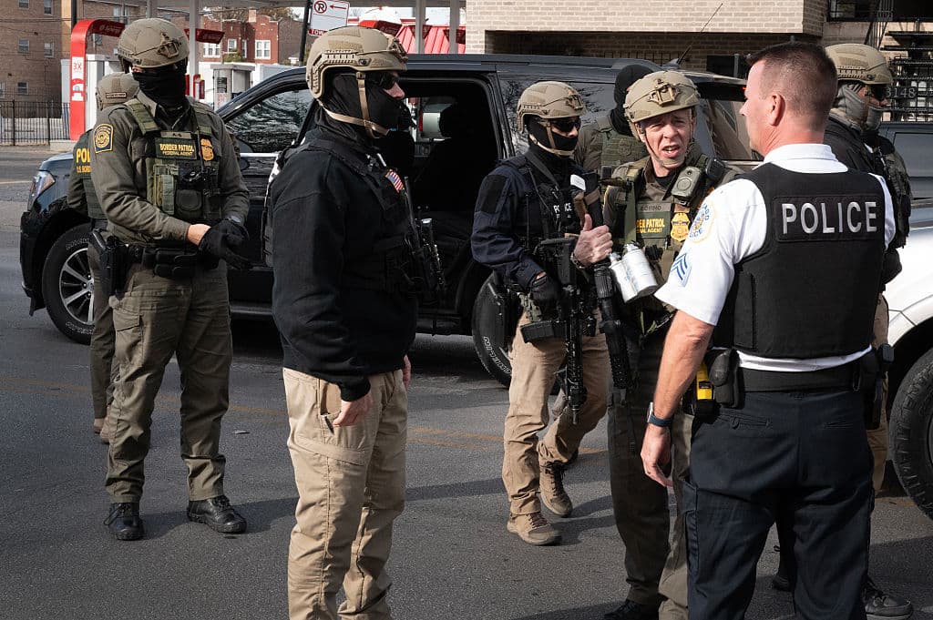 Agentes de la Patrulla Fronteriza son atacados a tiros durante operativo en Little Village