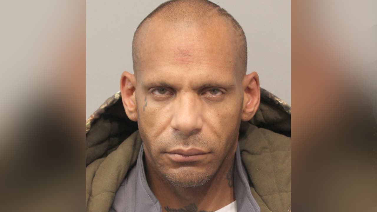 Arrestan a sospechoso de posesión de drogas y al revisarlo le encuentran narcóticos escondidos en el cuerpo