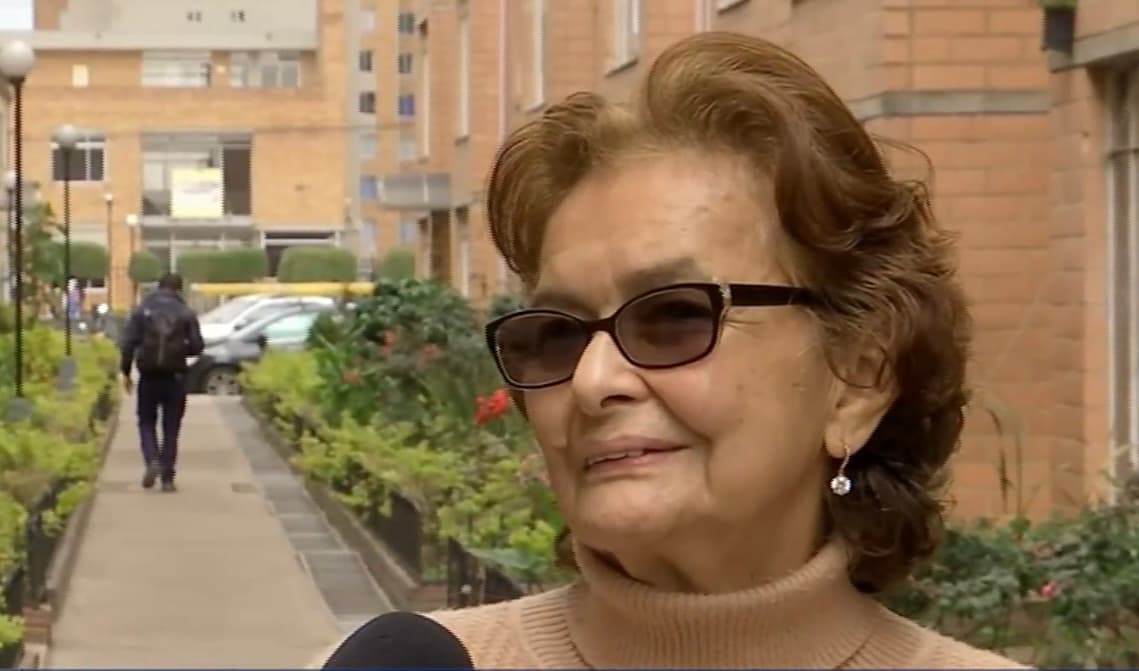 “Verlo así, sin amigos y sin poder salir, me parte el alma”, dice Alicia, quien es la encargada de limpiar las llagas en sus atrofiadas extremidades, 
<b>mientras ambos solo anhelan poder regresar a EEUU y continuar con la posibilidad de tener una vida mejor.</b>
<br>