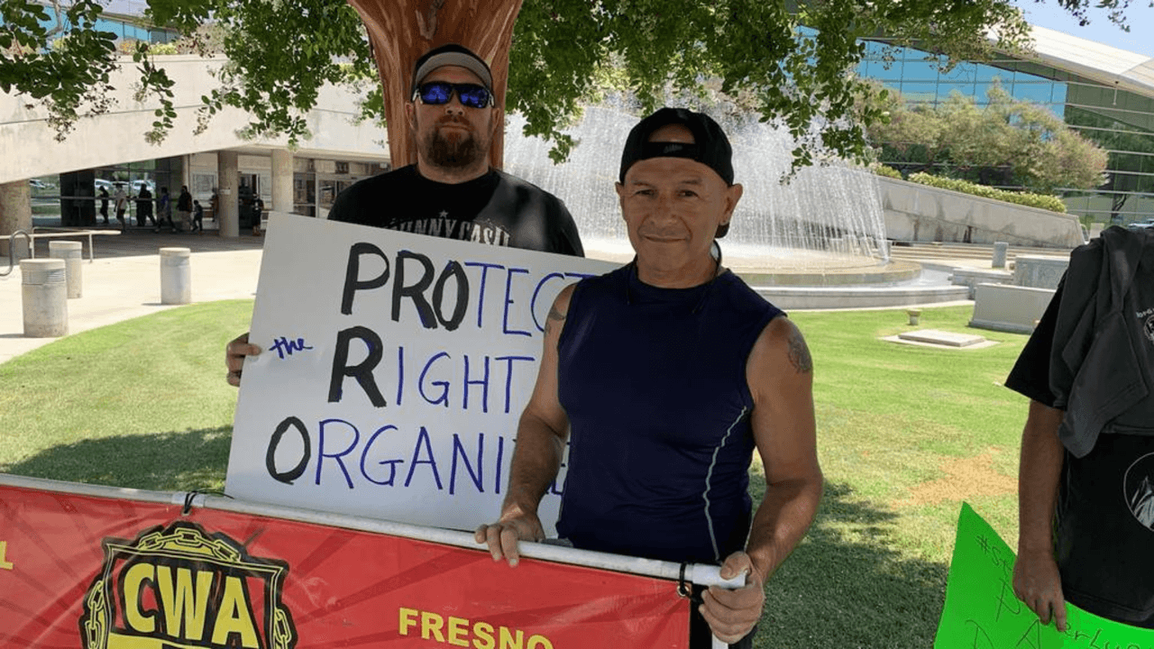 Los manifestantes exigen el derecho a pertenecer a un sindicato, que forma parte de un proyecto de ley (Ley PRO) que, dijeron, tiene apoyo de varios miembros de la Cámara de Representantes, pero aún esperan el respaldo de algunos legisladores demócratas.
<br>