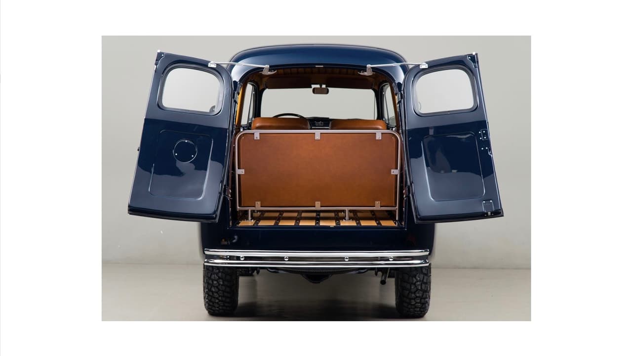 A diferencia de la gran mayoría de las SUVs modernas, la Ford Ranger Marmon-Herrington contaba con 
<b>dos medias puertas </b>con bisagras laterales.