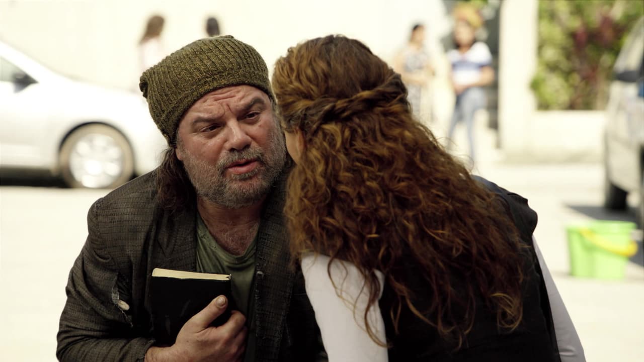 Mientras unos reflexionan sobre sus palabras, otros se asustan cuando habla. Un buen día, Esmirna lo reconoció en las calles y lo saludó. Al no recibir respuesta, siguió con su camino.