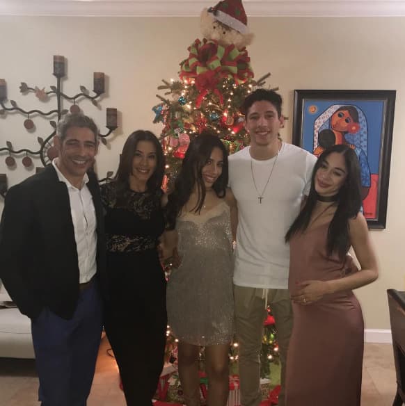 Ahora Sandy y Johnny ya son abuelitos, pues su hija Natalia les dio a su primera nieta.