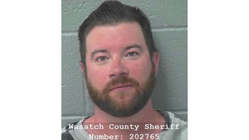 Christopher O'Connell, de 34 años de edad, enfrenta acusaciones por homicidio involuntario, posesión de una sustancia controlada, portar un arma en estado de ebriedad, y posesión de un arma peligrosa por parte de una persona restringida