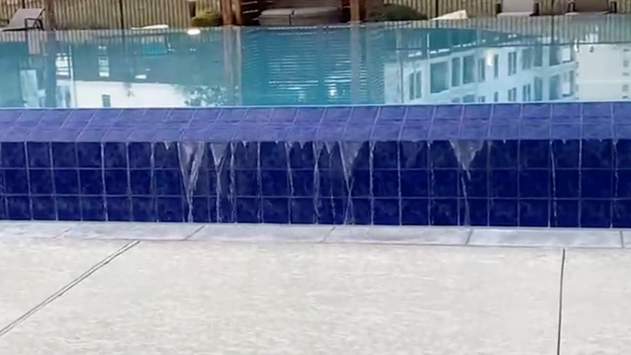 Frente ártico en Texas: usuaria capta video de alberca comenzando a congelarse