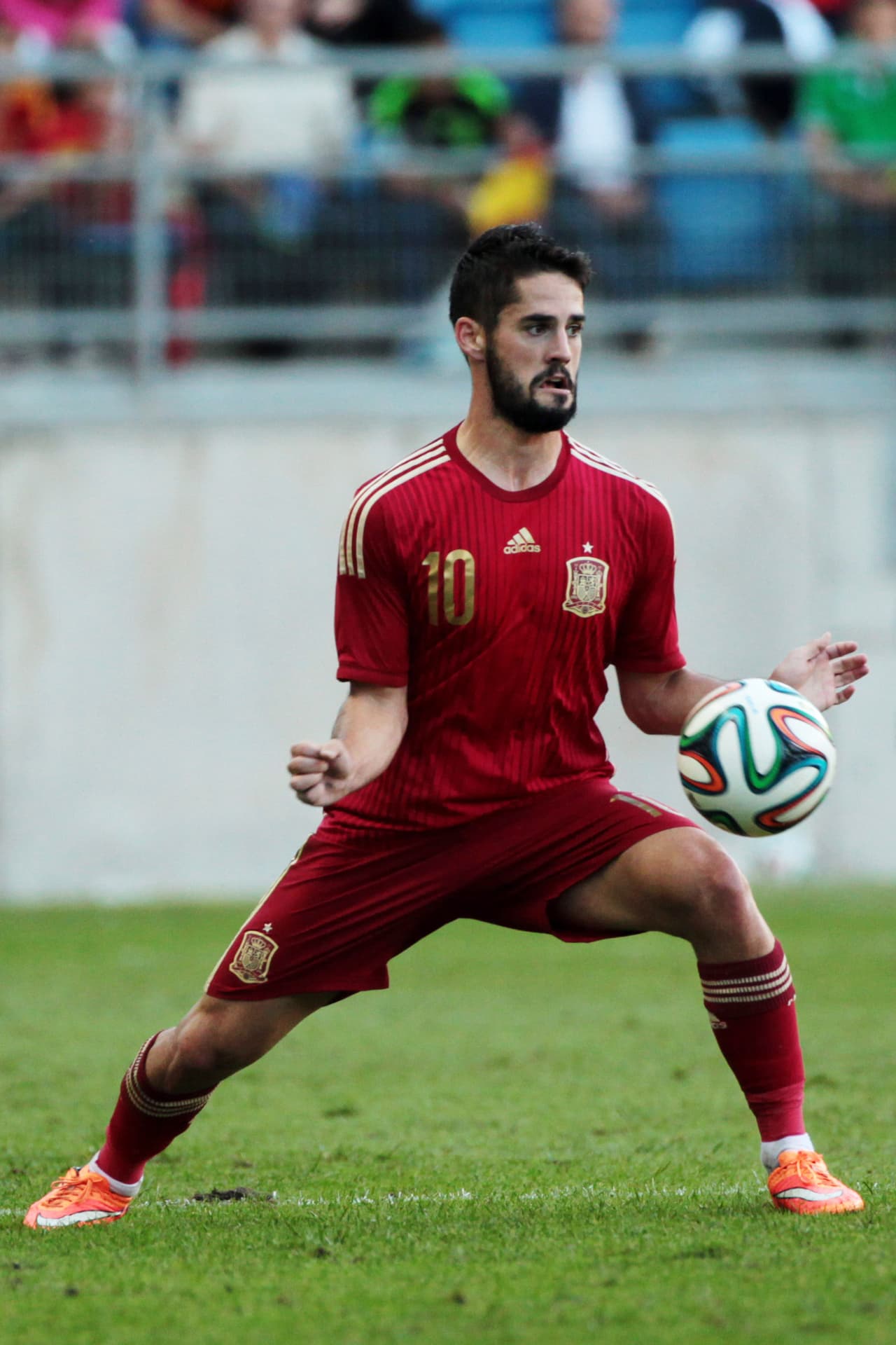 Sin embargo, también aparece Isco Alarcón quien supo llevar este número en la selección juvenil de España (Sub-21) por algunos partidos. Actualmente usa el 22, el que lo acompaña en la selección mayor.