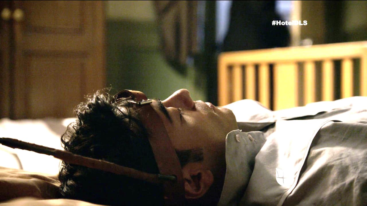 En El Hotel de los Secretos, 'El Asesino del Cuchillo de Oro' intentará eliminar a como dé lugar a Andrés. ¿Lo conseguirá?