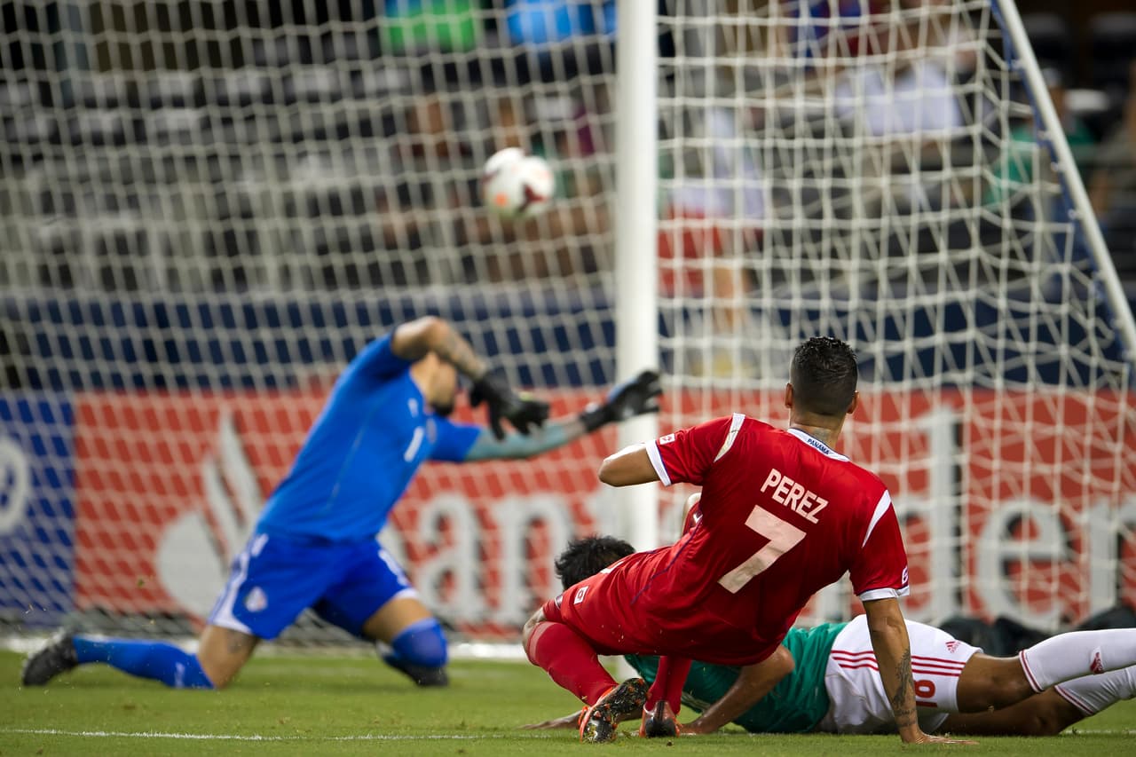 Con doblete de Gabriel Torres, Panamá venció a México en la fase de grupos por 2-1.