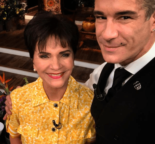 En declaraciones para el programa de televisión mexicano Ventaneando, Carrillo dijo que hasta 
<b><a href="https://youtu.be/nke4_z94xAQ" target="_blank">tiene temor</a> </b>de saludar a una mujer y que se pueda malinterpretar.