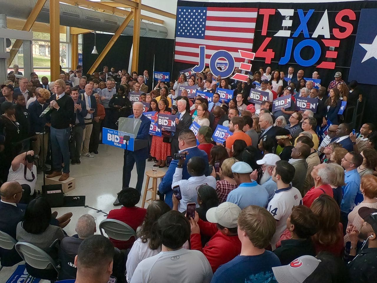 Biden visita Texas antes del Supermartes tras su victoria en Carolina del Sur