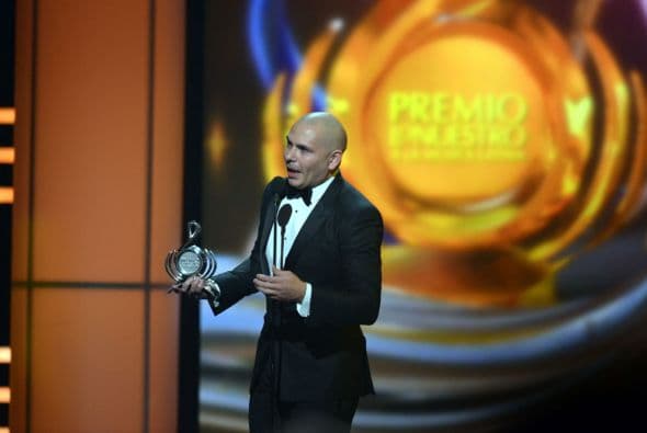 Pitbull habló maravillas de su gran amigo, y hasta se dio tiempo de bromear un poco.