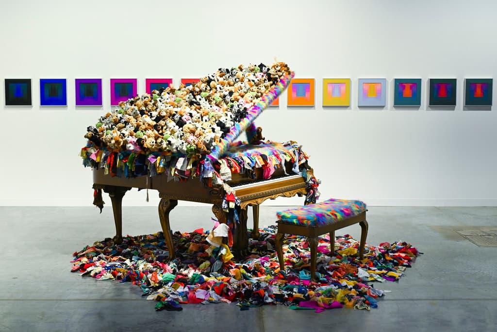 En la sección Galleries, artistas emergentes y consolidados comparten espacio, mostrando lo mejor del arte contemporáneo.