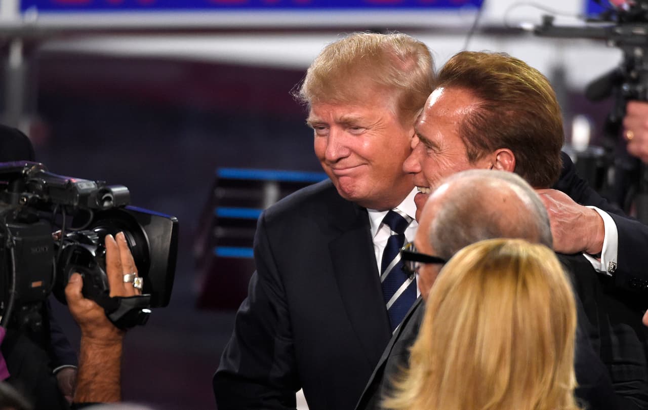 Nunca hubo una amistad entre Trump y Schwarzenegger. El neoyorquino se burlo varias veces porque el actor no tuvo altos niveles de popularidad con el programa de TV 
<i>The Apprentice.</i> 
<br>
<br>Ellos se saludaron durante un debate presidencial republicano en 2015 en Simi Valley, California.