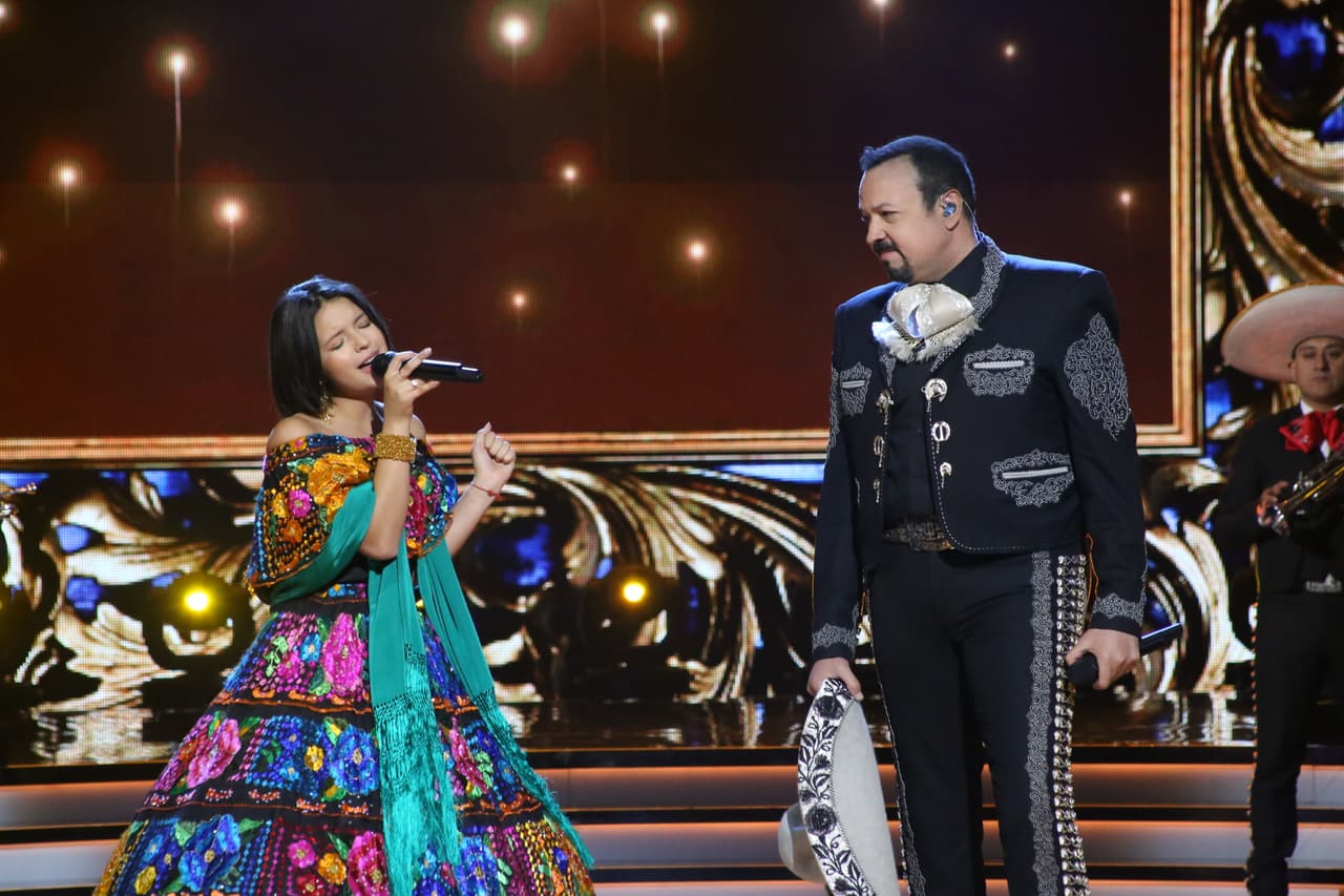 Recientemente, Ángela y Pepe Aguilar dieron a conocer un tema a dueto, que habla precisamente de ese amor entre el padre y su hija, se trata del tema ´Tu sangre en mi cuerpo´.