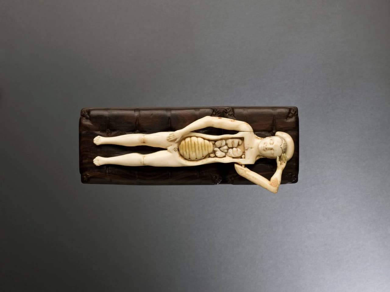 Figura anatómica de marfil, Alemania, 1601.