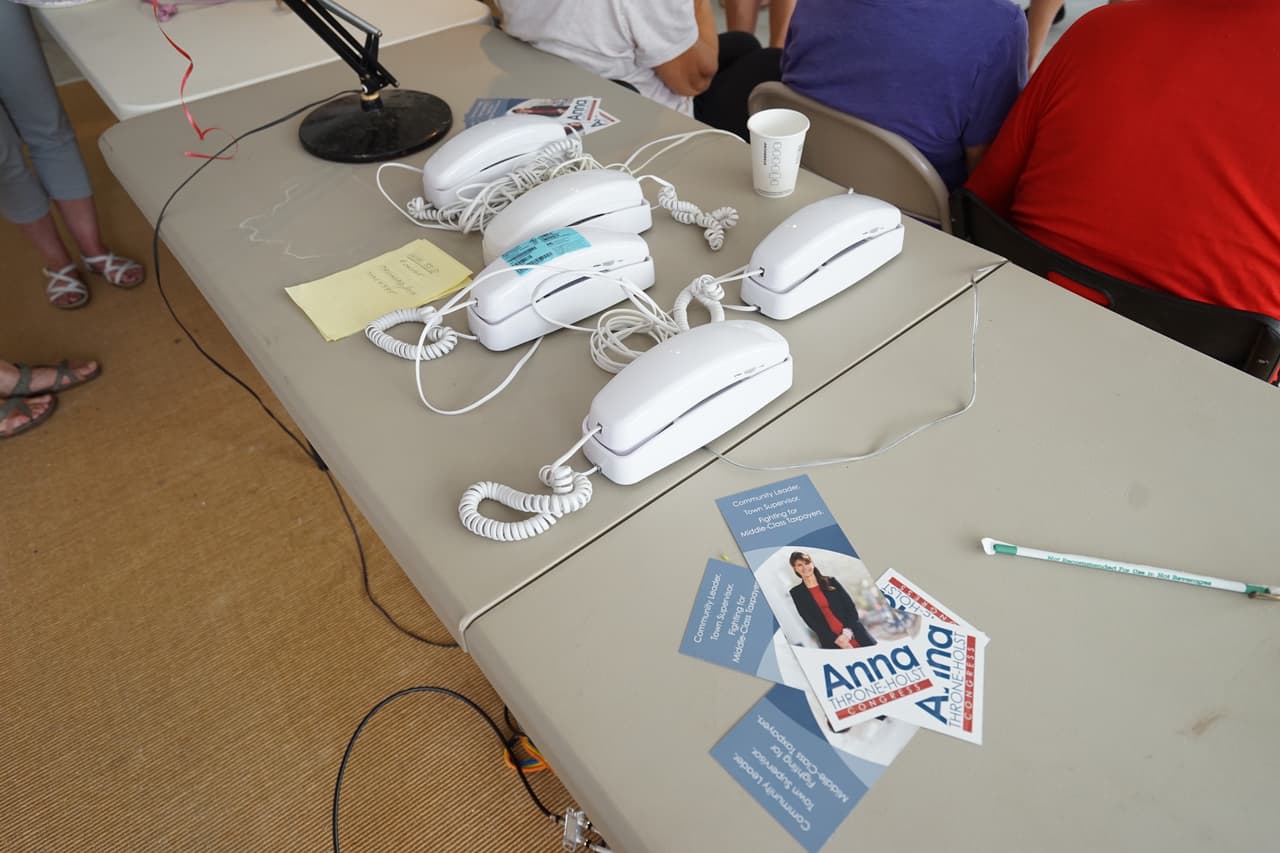 Los teléfonos en la oficina demócrata de East Hampton.