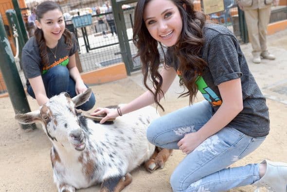 Famosos, voluntarios y hasta las Tortugas Ninja se divirtieron a lo máximo durante la fiesta rural "Get Dirty" en el Zoológico de Los Ángeles. El evento les permitió a los participantes un día repleto de actividades junto a los animalitos. Asimismo, la diversión tuvo un enfoque en la conservación del medio ambiente.