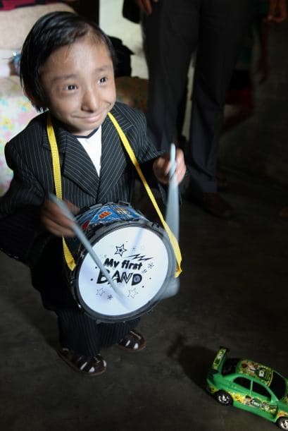 Su familia hizo campaña durante años para que Magar fuera reconocido como el hombre más bajo, pero las peticiones anteriores ante la organización Guinness fueron rechazadas debido a la posibilidad de que Magar pudiera seguir creciendo porque no había alcanzado la mayoría de edad.