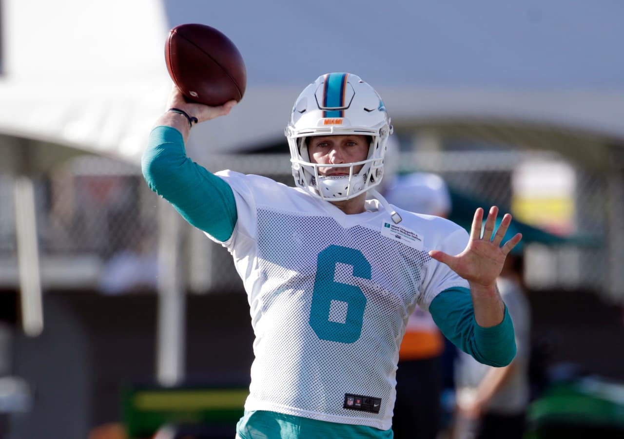 Miami Dolphins quarterback Jay Cutler (6) throws a pass during an NFL football training camp, Tuesday, Aug. 8, 2017, in Davie, Fla. (AP Photo/Lynne Sladky)