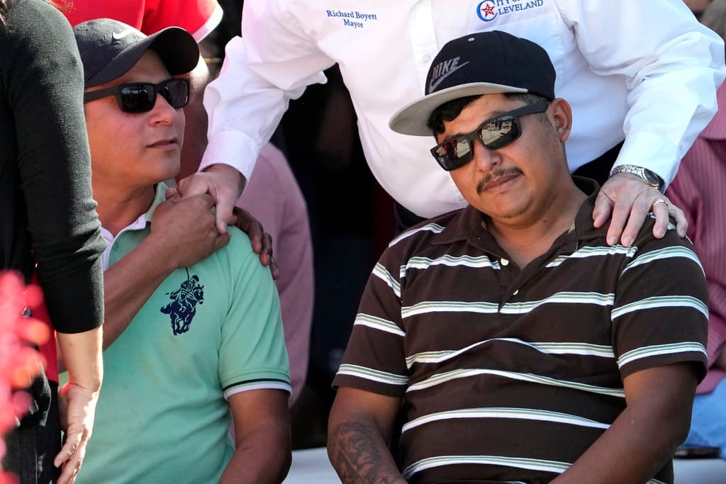 Tiroteo en Texas | Cubrieron a un bebé con ropa para que no lo mataran: el desgarrador testimonio del padre