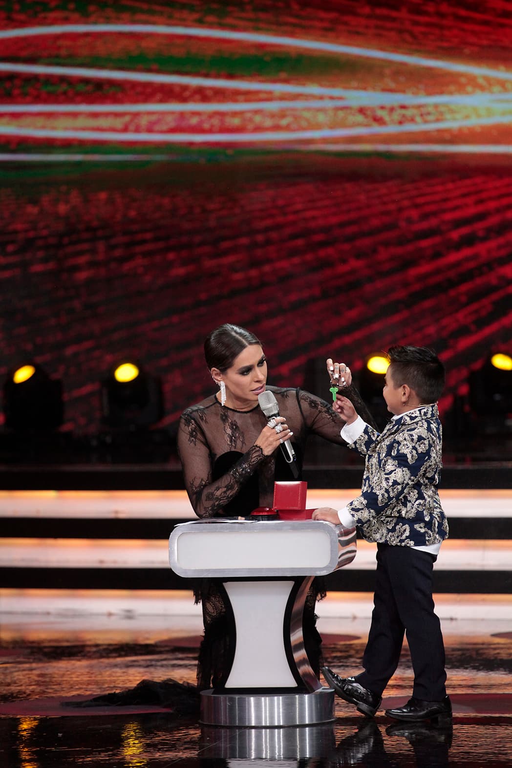 Giovani puso cara de sorpresa y confusión, no alcanzaba a entender lo que estaba pasando.