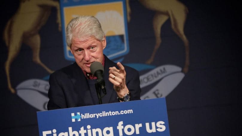 Bill Clinton califica Obamacare como "la cosa más absurda del mundo"