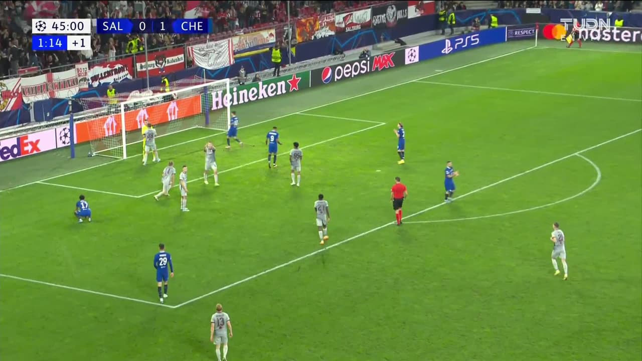 ¡TIRO ATAJADO! disparo por Pierre-Emerick Aubameyang.