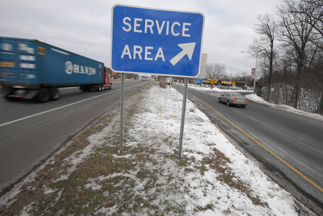 <b>Puesto 15: Connecticut.</b> Tiene 25,9% de las carreteras en mal estado y 7.2% de los puentes necesitan reparaciones. Entre 2015 y 2019 hubo 26 descarrilamientos de trenes, el 17º promedio más bajo del país, 5.0 por cada 100,000 millas de vías.