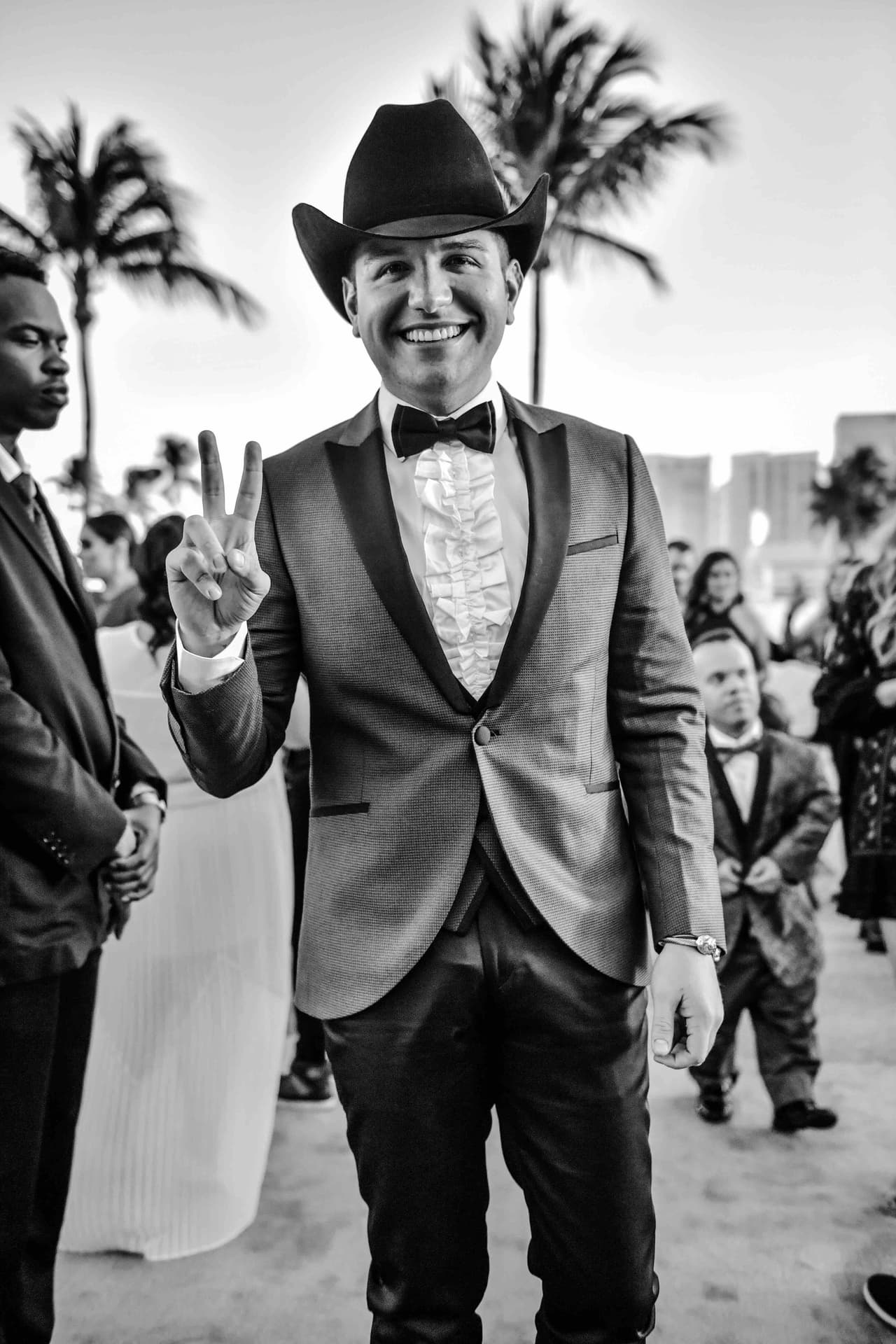 "Una cosa es una cosa y otra cosa es otra cosa. Siempre he andado solo", dijo sonriente 
<b>cuando le preguntamos por su novia </b>para aclarar que siempre ha caminado en solitario por estas alfombras.