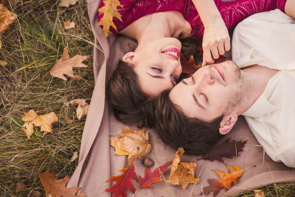 Así que, para que tengas el otoño más romántico de tu vida debes aprender a ceder, a ser más paciente, tolerante y a escuchar bien las necesidades y mensajes de tu pareja. No te estés dando de topes si no se hace lo que tú quieres.