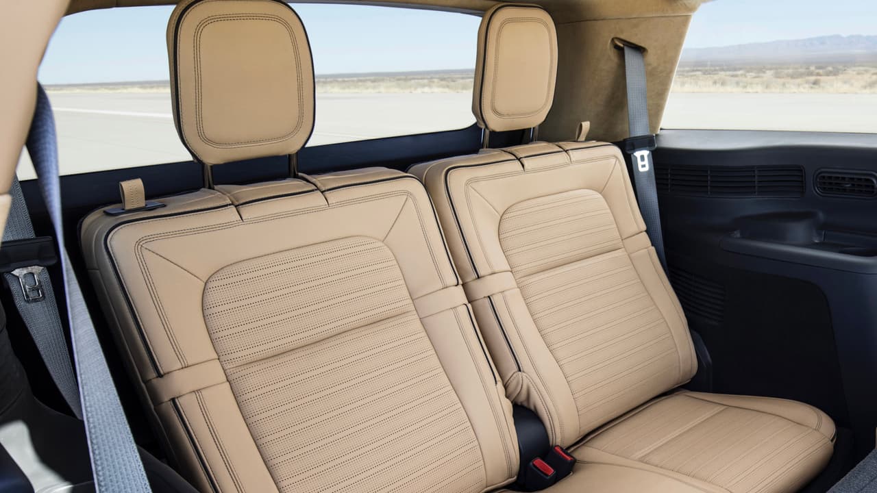 La Lincoln Aviator cuenta con una tercera fila de asientos.