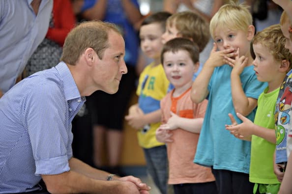 "Estoy encantado de ver este resultado positivo y práctico resultante del grupo de trabajo para la
<b><a href="https://www.univision.com/noticias/educacion/soy-un-bully-el-mensaje-que-debio-vestir-un-nino-como-castigo-por-insultar-a-companeros" target="_blank"> prevención del ciberacoso</a></b> de 
<b><a href="https://www.royalfoundation.com/" target="_blank">The Royal Foundation</a></b>", señaló el padre de los príncipes George, Charlotte y Louis.