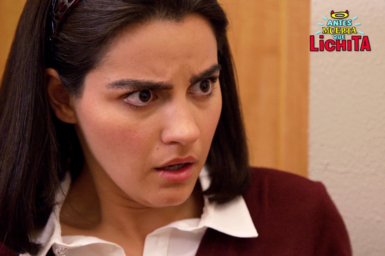 Alicia decide ir a buscar a Roberto a su departamento y descubre que Gumaro no es discapacitado al verlo de pie.