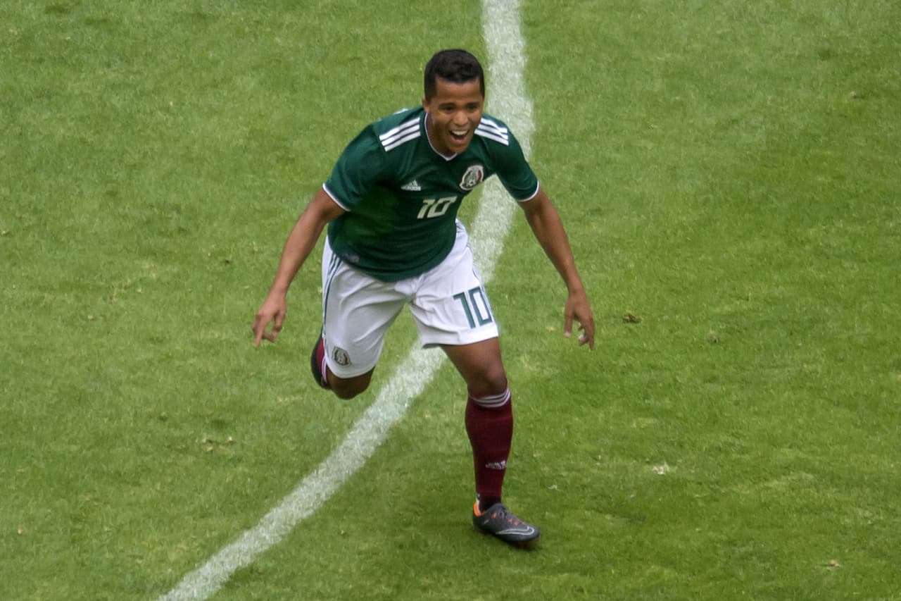 Muchos cuestionaron el llamado de Dos Santos a la Selección y quizás por esa razón fue que el festejo de su gol, sin dudarlo, derivó en correr a la banca a abrazar al técnico Juan Carlos Osorio.